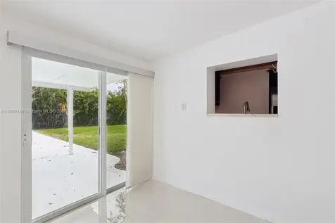 8601 NW 185th Terrace Hialeah FL 33015