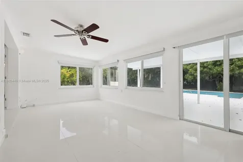 8601 NW 185th Terrace Hialeah FL 33015