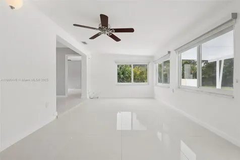 8601 NW 185th Terrace Hialeah FL 33015