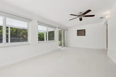 8601 NW 185th Terrace Hialeah FL 33015