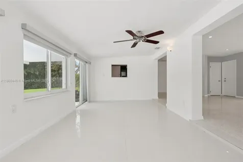 8601 NW 185th Terrace Hialeah FL 33015