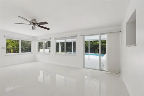 8601 NW 185th Terrace Hialeah FL 33015