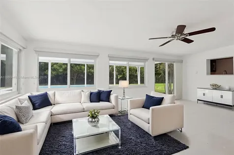 8601 NW 185th Terrace Hialeah FL 33015