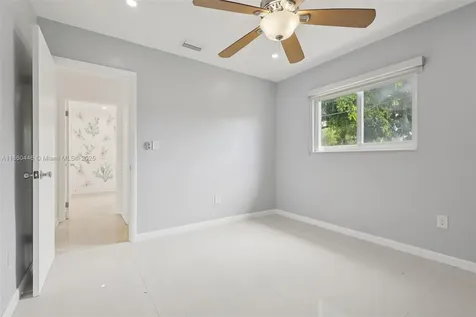 8601 NW 185th Terrace Hialeah FL 33015
