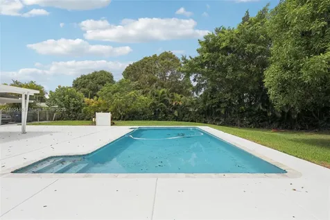 8601 NW 185th Terrace Hialeah FL 33015