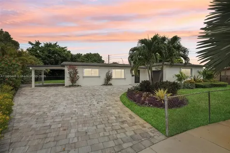 8601 NW 185th Terrace Hialeah FL 33015