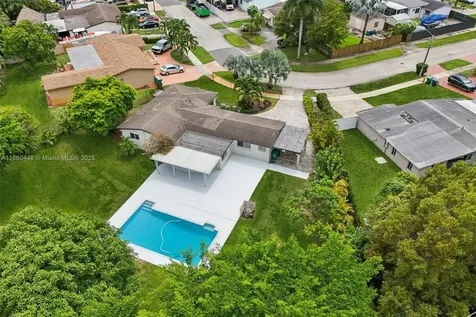 8601 NW 185th Terrace Hialeah FL 33015