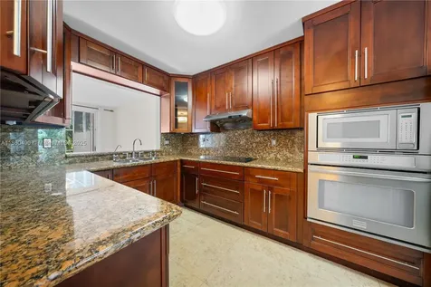 9785 NW 45th Lane Doral FL 33178