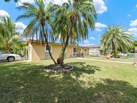 545 NW 10th Street Homestead FL 33030