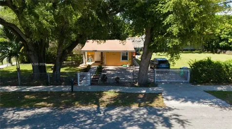 2081 NW 104th Street Miami FL 33147