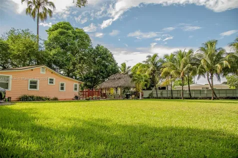 2081 NW 104th Street Miami FL 33147