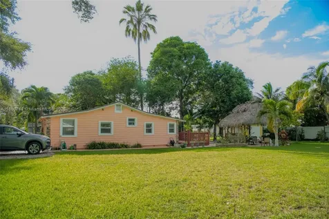 2081 NW 104th Street Miami FL 33147