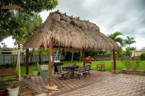 2081 NW 104th Street Miami FL 33147
