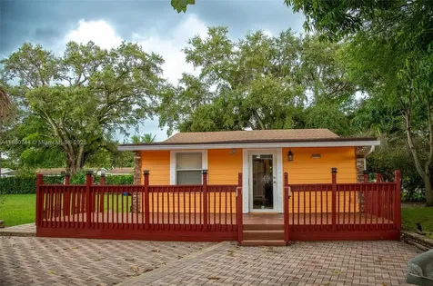 2081 NW 104th Street Miami FL 33147
