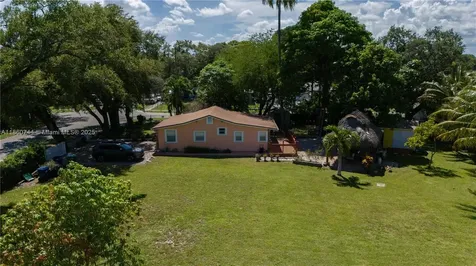2081 NW 104th Street Miami FL 33147