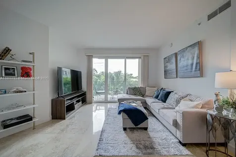 19900 E Country Club Drive Aventura FL 33180