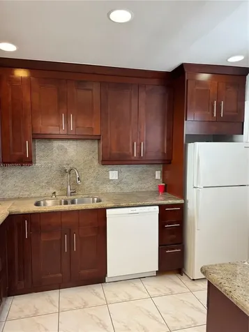 215 SE 3rd Avenue Hallandale Beach FL 33009