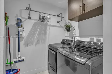 487 SW 91st Avenue Miami FL 33174