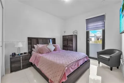 487 SW 91st Avenue Miami FL 33174