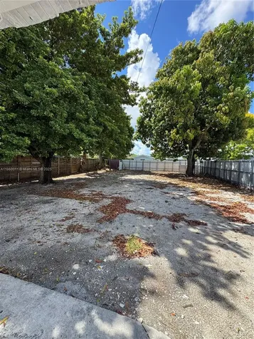 568 E 49th Street Hialeah FL 33013