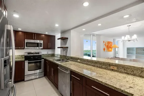 2401 Collins Avenue Miami Beach FL 33140