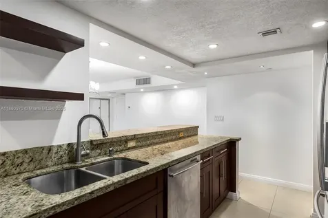 2401 Collins Avenue Miami Beach FL 33140