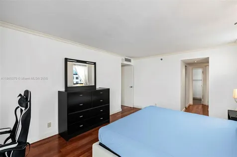 2401 Collins Avenue Miami Beach FL 33140