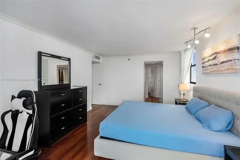 2401 Collins Avenue Miami Beach FL 33140