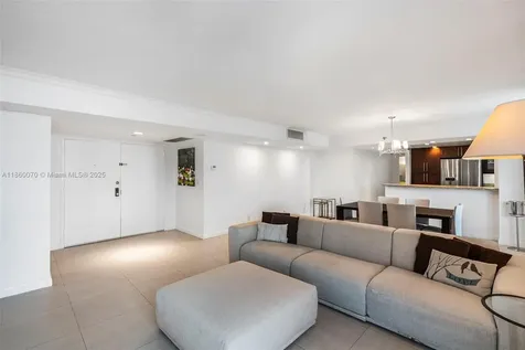 2401 Collins Avenue Miami Beach FL 33140