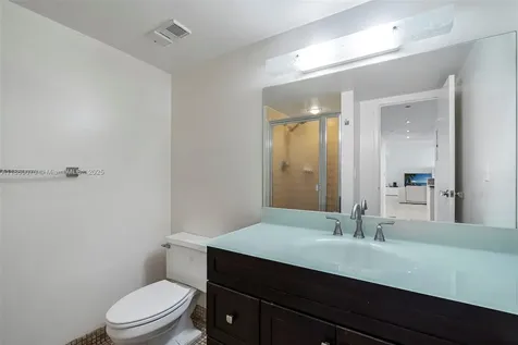 2401 Collins Avenue Miami Beach FL 33140