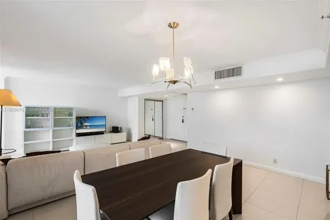 2401 Collins Avenue Miami Beach FL 33140