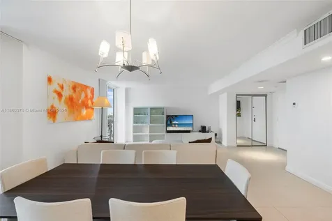 2401 Collins Avenue Miami Beach FL 33140