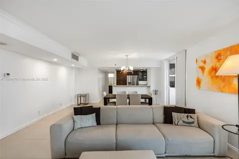 2401 Collins Avenue Miami Beach FL 33140