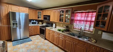 18959 NW 63rd Court Circle Hialeah FL 33015