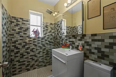 1525 Meridian Avenue Miami Beach FL 33139