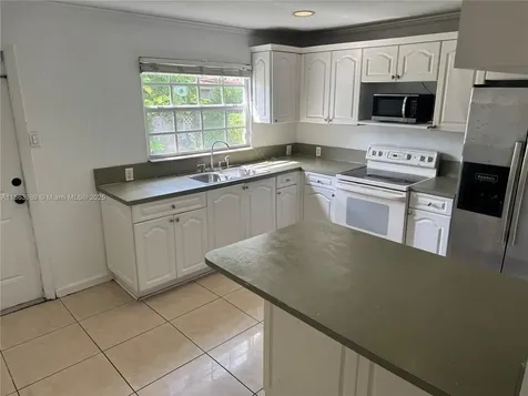 1178 NW 105th Terrace Miami FL 33150