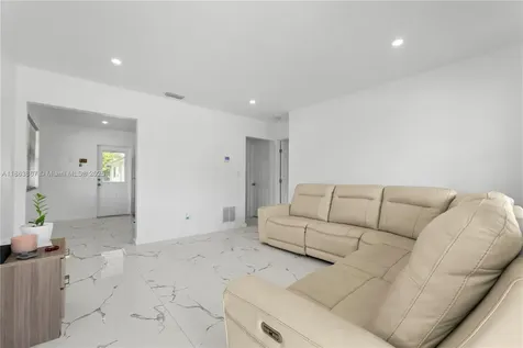 2100 N 14th Avenue Hollywood FL 33020