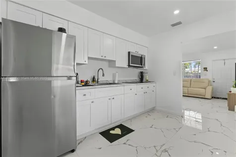 2100 N 14th Avenue Hollywood FL 33020