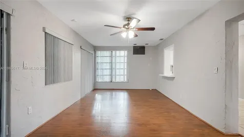 9404 NW 70th Place Tamarac FL 33321