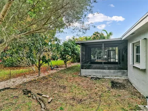 9404 NW 70th Place Tamarac FL 33321