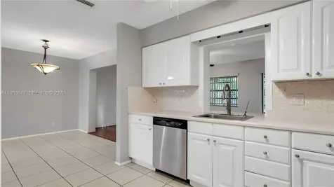 9404 NW 70th Place Tamarac FL 33321