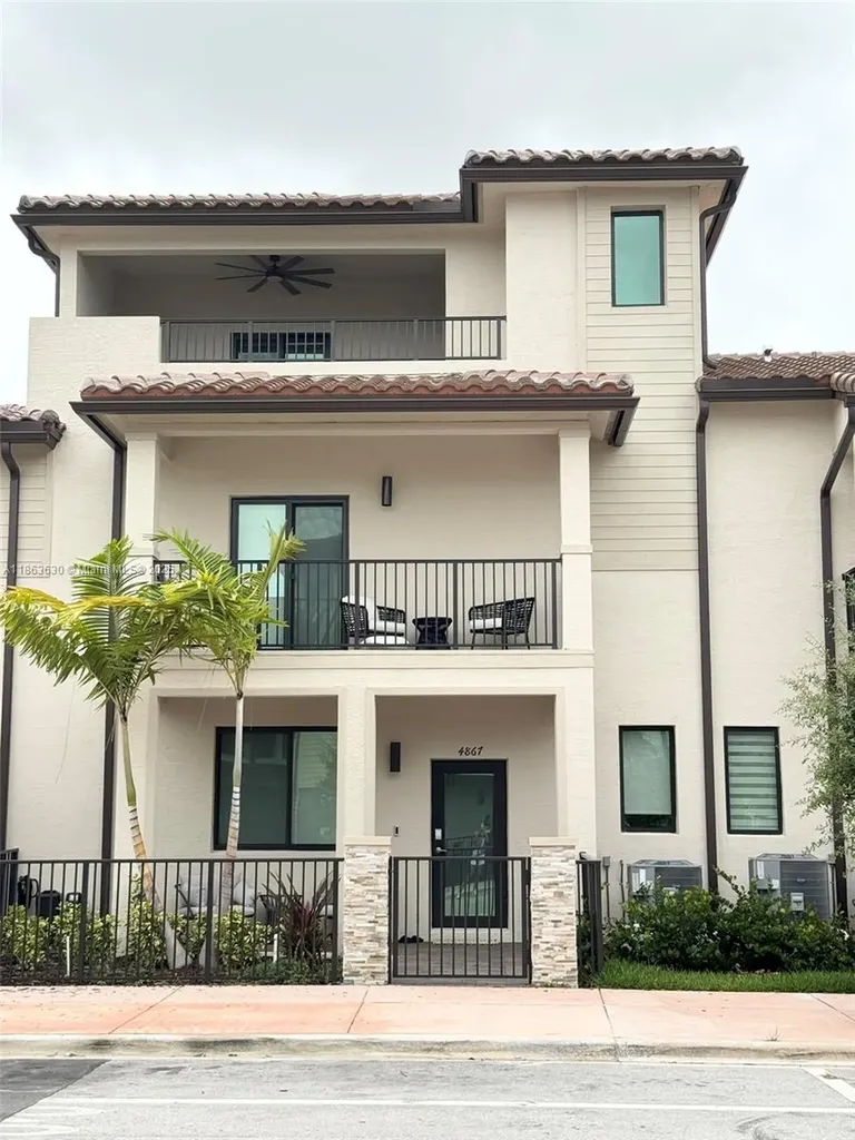 4867 NW 84th Avenue Doral FL 33166