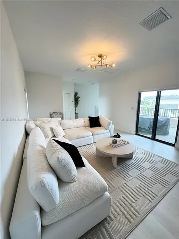 4867 NW 84th Avenue Doral FL 33166