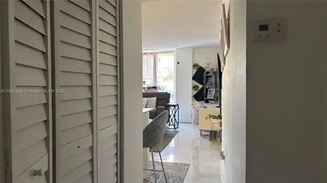 2075 NE 164th Street North Miami Beach FL 33162