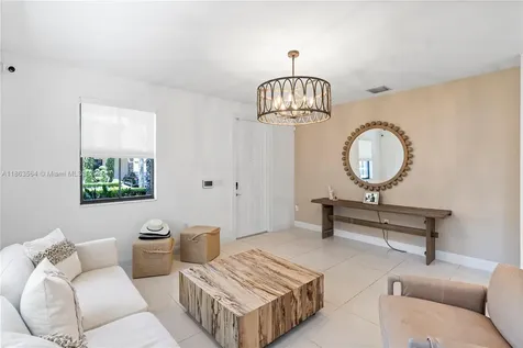 9974 NW 86th Terrace Doral FL 33178