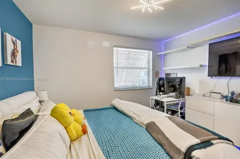 1530 W Golfview Drive Pembroke Pines FL 33026