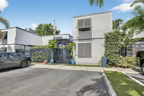 1530 W Golfview Drive Pembroke Pines FL 33026
