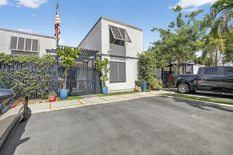 1530 W Golfview Drive Pembroke Pines FL 33026