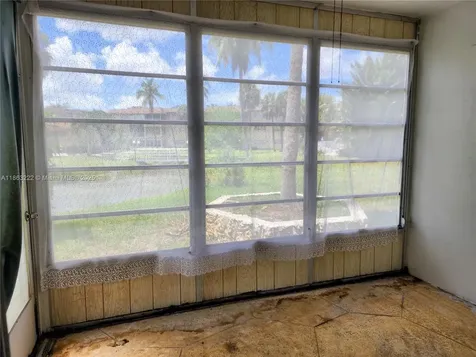 5071 W Oakland Park Boulevard Lauderdale Lakes FL 33313
