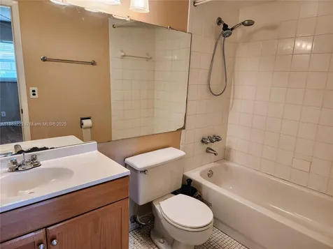 5071 W Oakland Park Boulevard Lauderdale Lakes FL 33313